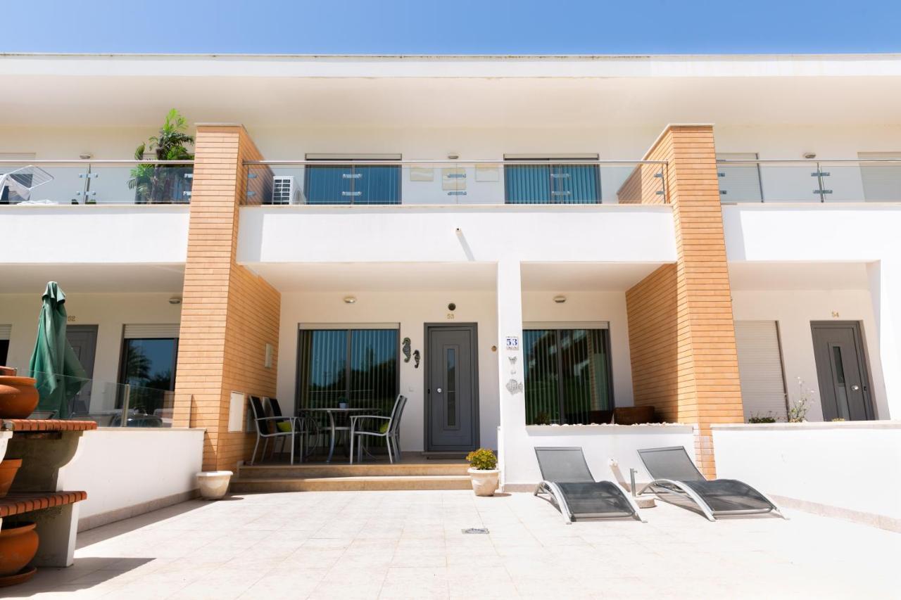 Sunny Villa Facing The Swimming Pool Fontainhas  Exteriör bild