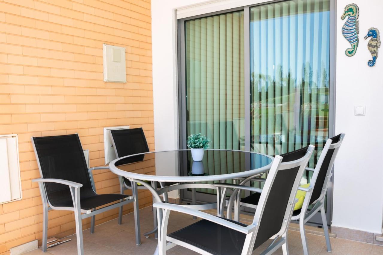 Sunny Villa Facing The Swimming Pool Fontainhas  Exteriör bild